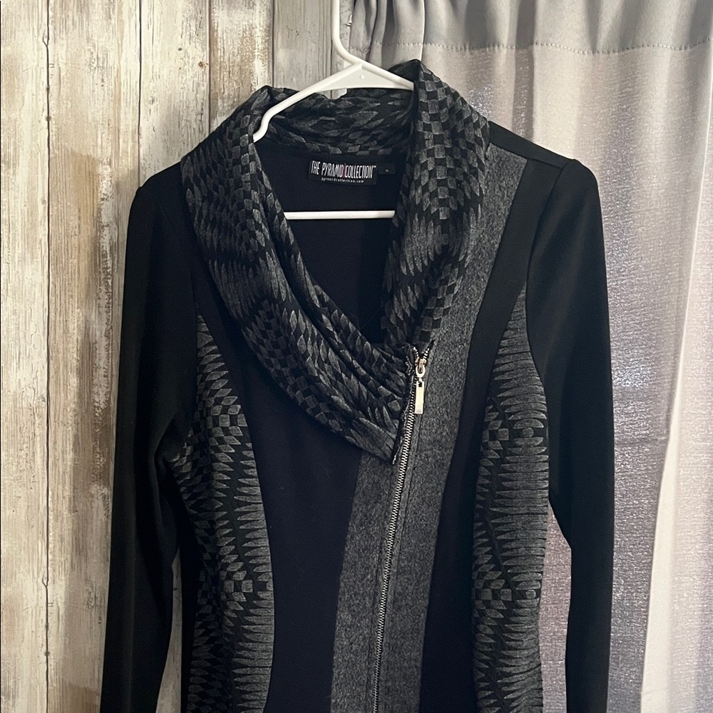 The Pyramid Collection Black and Gray Tunic